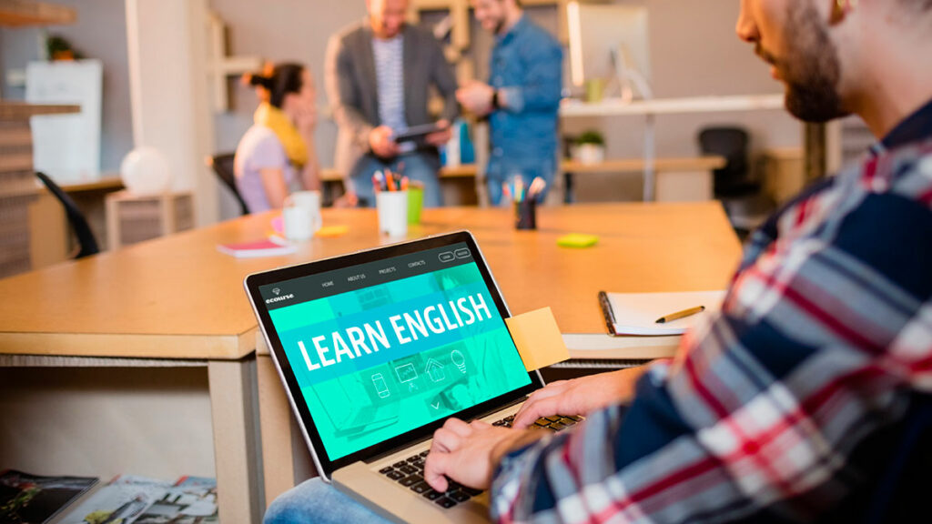 El equipo pedagógico de Abbey Idiomas está comprometido en brindar un apoyo constante a los alumnos, guiándolos a lo largo de su proceso de aprendizaje. 